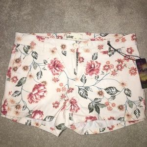 Floral pale pink summer shorts
